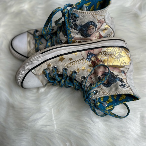 Wonder Woman High Top Converse - Picture 9 of 9